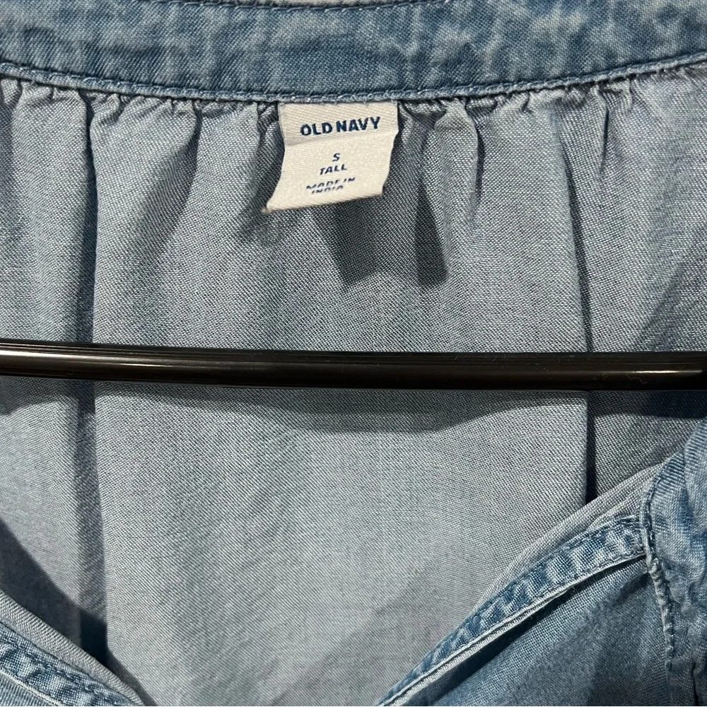 Old Navy Chambray Top - Picture 3 of 5